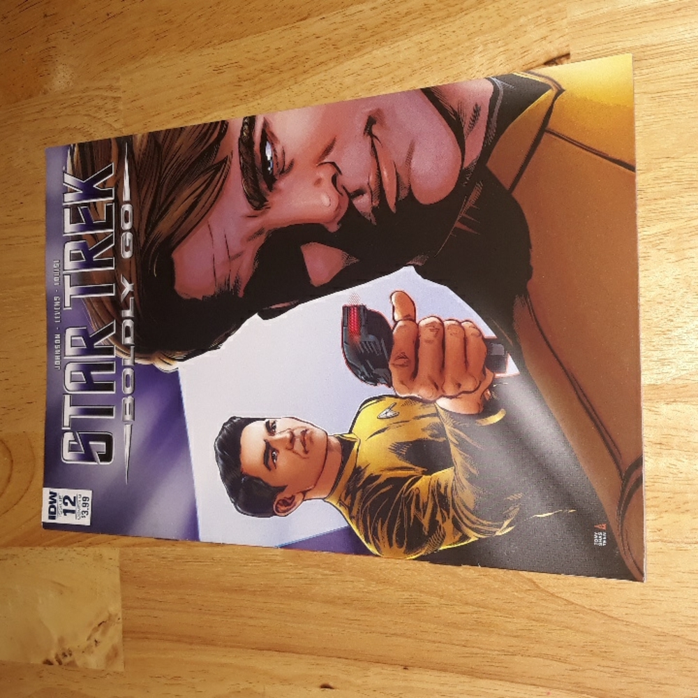 Star Trek, Boldly Go Comic Book full color 32 pages, Copyright 2017